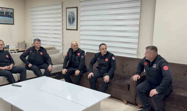 İtfaiyeciler yeni yıla görev başında girdi: 2025'in ilk yangınına müdahale ettiler