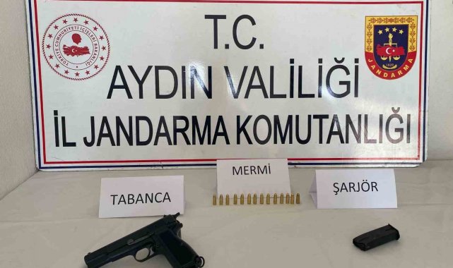 Kuşadası'nda ruhsatsız tabanca ele geçirildi