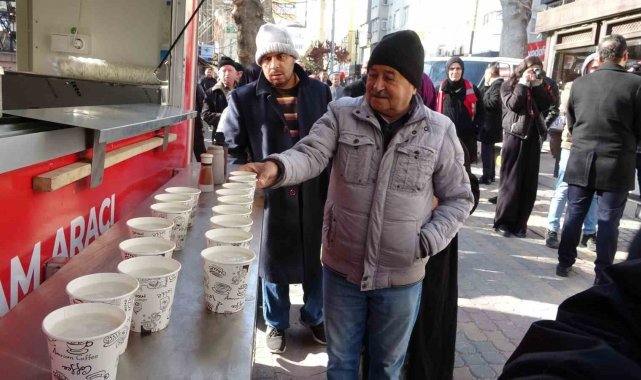 Kütahya Vakıflar Bölge Müdürlüğü'nden halka salep ikramı