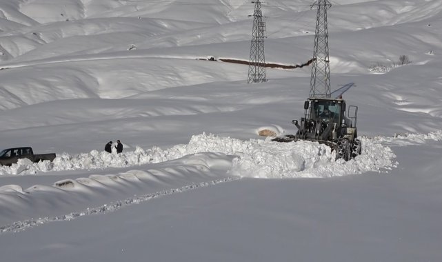 Muş'ta kar yağışı ve tipi nedeniyle kapanan köy yolları ulaşıma açıldı