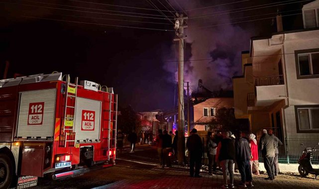 Seydikemer'deki çatı yangını korkuttu