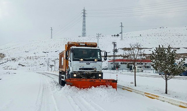 Van'da 255 yerleşim yerinin yolu ulaşıma kapandı