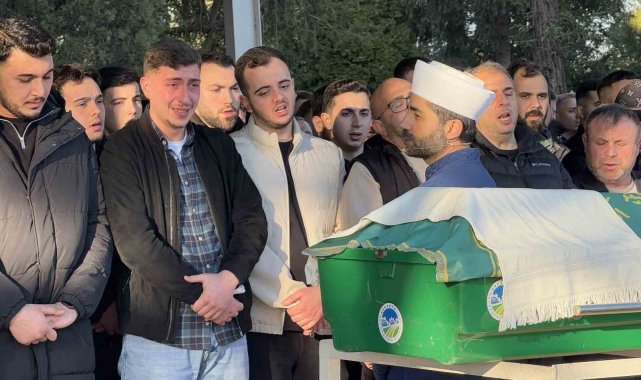 Yılbaşı gecesi bıçaklı kavgada ölmüştü: 20 yaşındaki genç son yolculuğuna uğurlandı