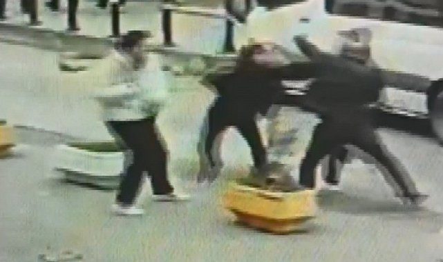 İstanbul - Büyükçekmece'de minibüs şoförlerinin beyzbol sopalı kavgası kamerada: 1 ölü