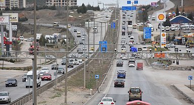 'Kilit kavşak' Kırıkkale'de, bayram yoğunluğu başladı