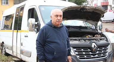 Adana'da sağanak hazırlıksız yakaladı; serviste mahsur kalan öğrencileri itfaiye kurtardı