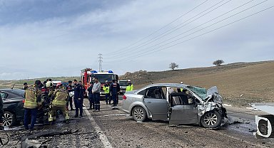 Ankara'da iki otomobil çarpıştı: 6 ölü, 3 yaralı