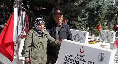 Ankara'da şehitliklerde arife günü yoğunluğu