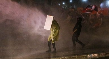 Antalya'da 'İmamoğlu' protestosunda TOMA'lı müdahale; 25 gözaltı