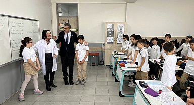 Bakan Tekin, sınıf başkanı seçildiğinde kendisini okula getireceğini vadeden öğrenciyi kırmadı