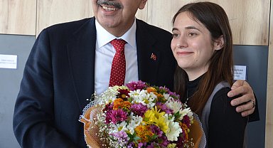 Bakan Tekin'in 'sarı zarf' verdiği öğretmen önce tedirgin oldu, doğum günü mesajını görünce sevindi