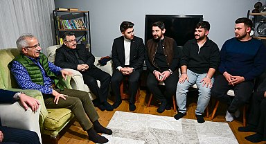 Bakan Uraloğlu, üniversitelilerin sahur sofrasına misafir oldu