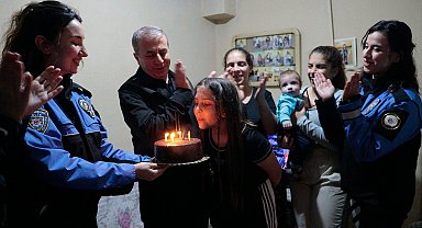 Çanakkale'de emniyet müdüründen Şennur'a doğum günü sürprizi