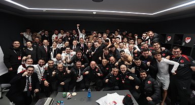 Cumhurbaşkanı Erdoğan'dan A Milli Futbol Takımı'na tebrik telefonu