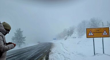 Domaniç'te kar ve buzlanma ulaşımı aksattı