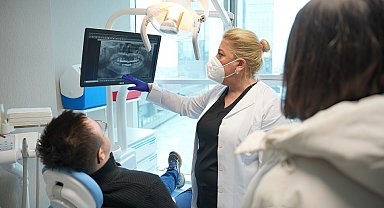 Dünya Oral Sağlığı Günü'nde Down sendromlulara ağız ve diş bakımı