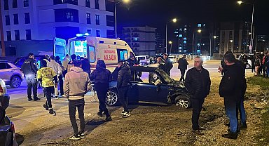 Edirne'de iki otomobilin çarpıştığı kaza kamerada: 4 yaralı