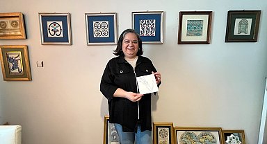 Emeklilikte hobi olarak başladığı tezhip sanatıyla süslediği çinileri görücüye çıkardı