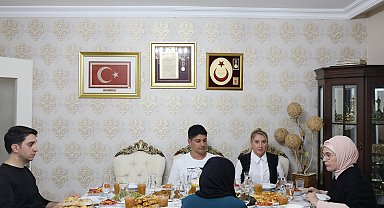 Emine Erdoğan, iftarda 15 Temmuz şehidi Sayın'ın ailesinin misafiri oldu