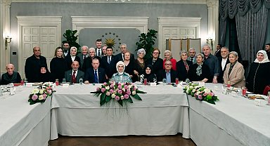 Emine Erdoğan'ın huzurevi sakinleriyle iftar programına Cumhurbaşkanı Erdoğan'dan sürpriz ziyaret