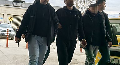 Firari hükümlüler, sokakta yürürken yakalandı