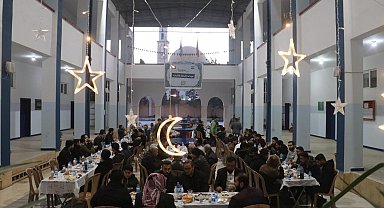 Genç İHH, Suriye'de 13 üniversitede 7 bin kişiye iftar verdi