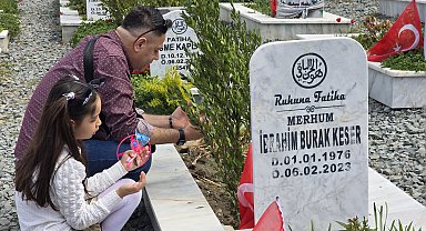 Hatay Deprem Şehitliği'de buruk bayram