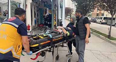 İnşaatta çöken iskeleden düşen işçinin bacağı kırıldı