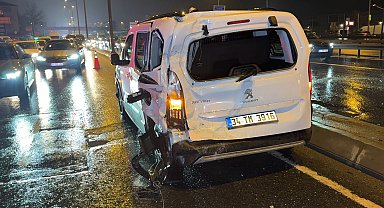 İstanbul - Avcılar D-100'de kamyonetin çarptığı hafif ticari araç yan yola geçti: 1 yaralı