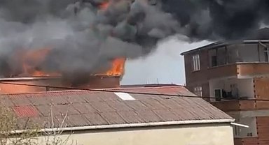 İstanbul -Avcılar'da 3 katlı binada yangın -1