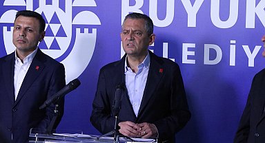 İstanbul - CHP Genel Başkanı Özgür Özel, İBB'de düzenlenen bayramlaşma programına katıldı