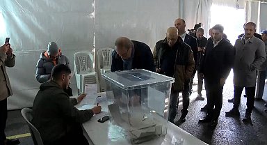 İstanbul- CHP'liler ön seçim için oy kullanılıyor