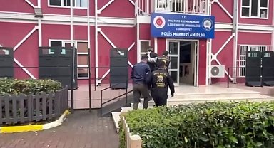 İstanbul- CHP'nin Maltepe mitinginde protokol kapısında silahlı 2 kişi gözaltına alındı