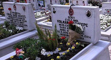 İstanbul- Edirnekapı Şehitliği'nde buruk bayram