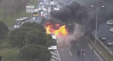 İstanbul - Esenler'de otobüs yangını - 1