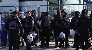 İstanbul - İstanbul Adalet Sarayı önünde güvenlik önlemleri artırıldı