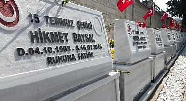 İstanbul- İstanbul Valisi Davut Gül Edirnekapı Şehitliği'ni ziyaret etti