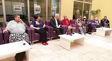 İstanbul - İstanbul Valisi Davut Gül, Sultangazi Huzurevi sakinlerine bayram ziyareti gerçekleştirdi