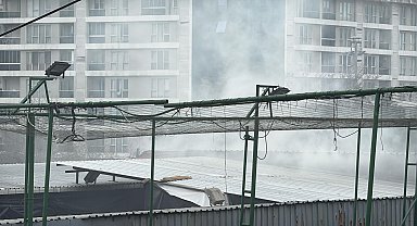 İstanbul - Kağıthane'de orman ürünleri deposunda yangın: 4 işçi dumandan etkilendi