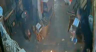 İstanbul - Sultangazi'de sobaya dökülen tiner parladı