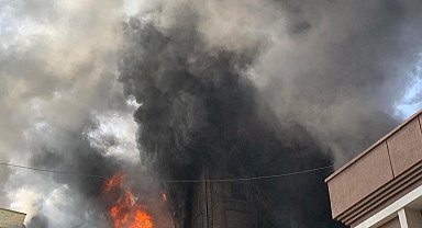 İzmir'de, Kemeraltı Çarşısı'nda iş yerinde çıkan yangın söndürüldü