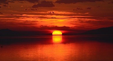 İznik Gölü'nde seyirlik manzara