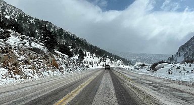 Kar, Antalya- Konya yolunda ulaşımı aksatıyor