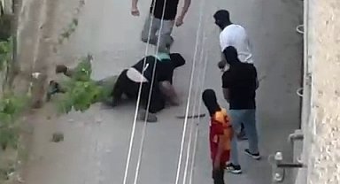 Kar maskeli 5 kişi, 1 kişiyi öldüresiye dövdü; o anlar kamerada