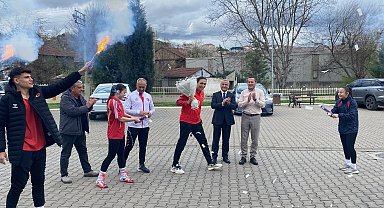 Milli boksör Elif Güneri, memleketi Karabük'te coşkuyla karşılandı