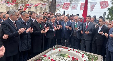 Muhsin Yazıcıoğlu, mezarı başında anıldı