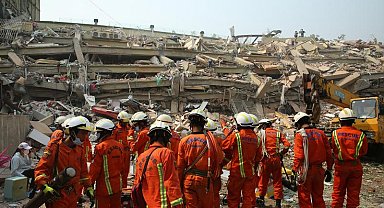 Myanmar'daki depremlerde hayatını kaybedenlerin sayısı 2 bin 56'ya yükseldi