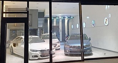 Oto galeriye tüfekli saldırı