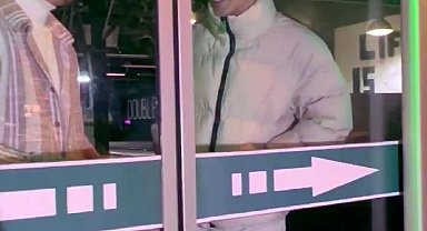 Oyun oynamak için gittikleri bowling salonunda kilitli kaldılar