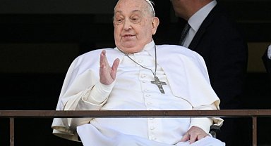 Papa Francis, 5 hafta sonra ilk kez hastanede görüntülendi